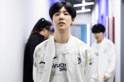 炫神因辱骂theshy，二路解说权限被收回，还被粉丝投诉到全(quán)国扫黑办