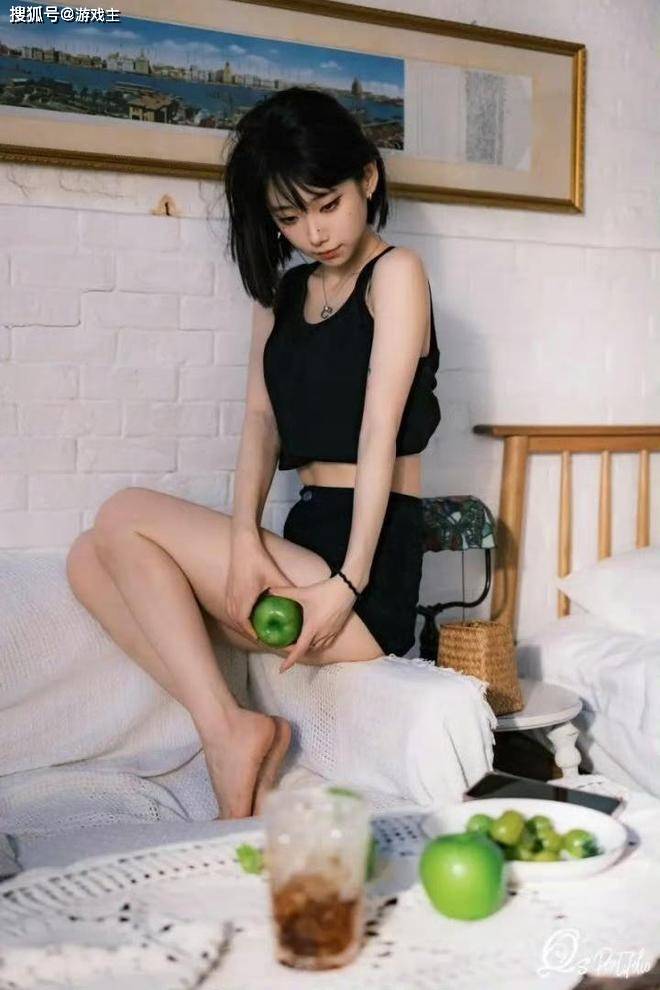 LPL新晋顶级美女主持火了,神似戚薇,解说Rita花瓶地位不保