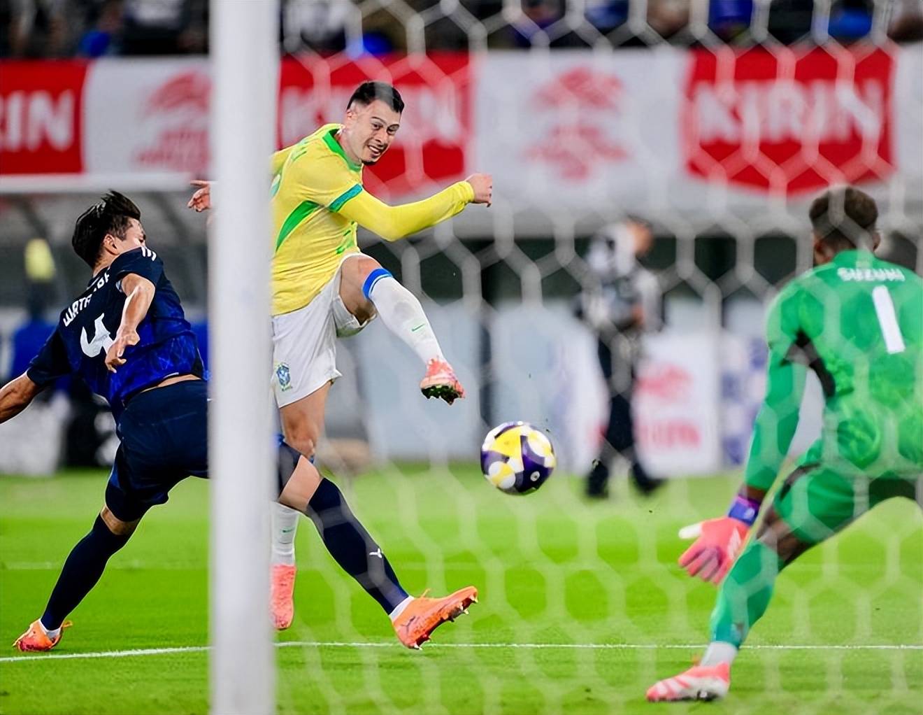 天哪：日本队3比2击败五星巴西，更让中国足球绝望的是比赛过程